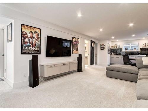 4511 41 Street Nw, Calgary, AB - Indoor Photo Showing Living Room