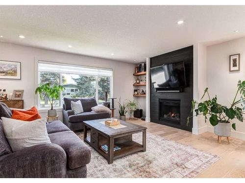 4511 41 Street Nw, Calgary, AB - Indoor Photo Showing Living Room With Fireplace