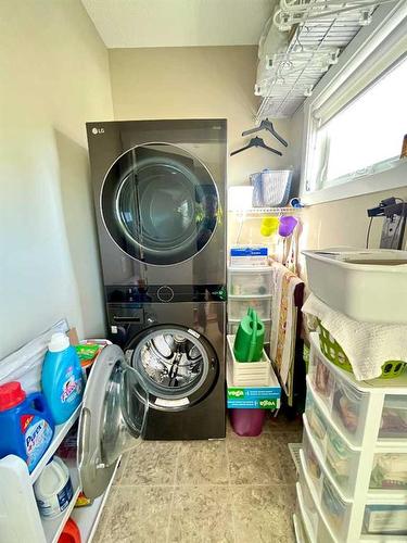 407-218 Sherwood Square Nw, Calgary, AB - Indoor Photo Showing Laundry Room