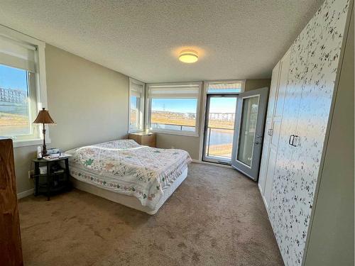 407-218 Sherwood Square Nw, Calgary, AB - Indoor Photo Showing Bedroom