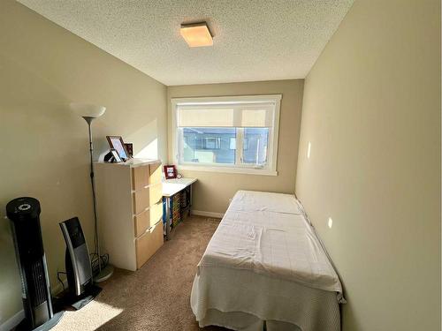 407-218 Sherwood Square Nw, Calgary, AB - Indoor Photo Showing Bedroom