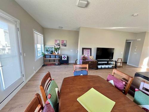 407-218 Sherwood Square Nw, Calgary, AB - Indoor Photo Showing Living Room