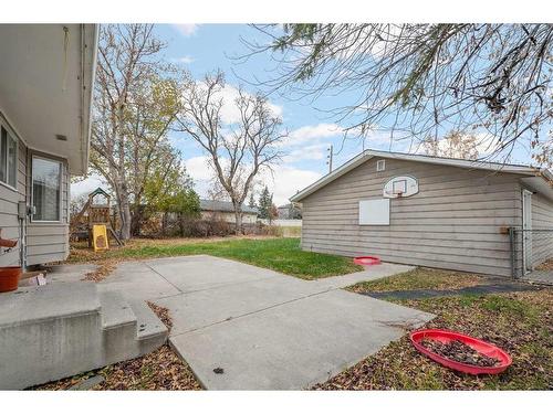 423 Queensland Circle Se, Calgary, AB - Outdoor