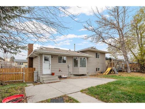 423 Queensland Circle Se, Calgary, AB - Outdoor