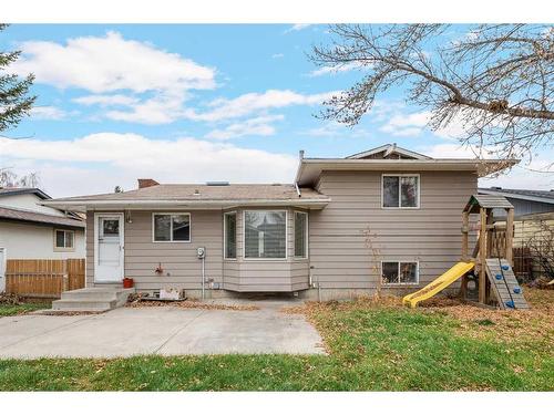 423 Queensland Circle Se, Calgary, AB - Outdoor