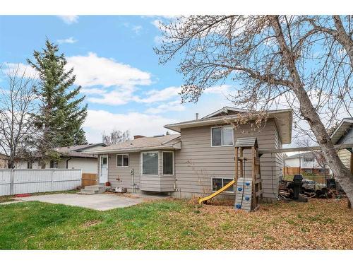 423 Queensland Circle Se, Calgary, AB - Outdoor