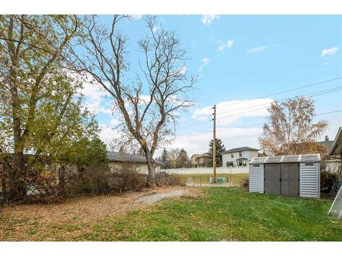 423 Queensland Circle Se, Calgary, AB - Outdoor