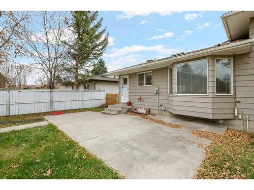 423 Queensland Circle Se, Calgary, AB - Outdoor