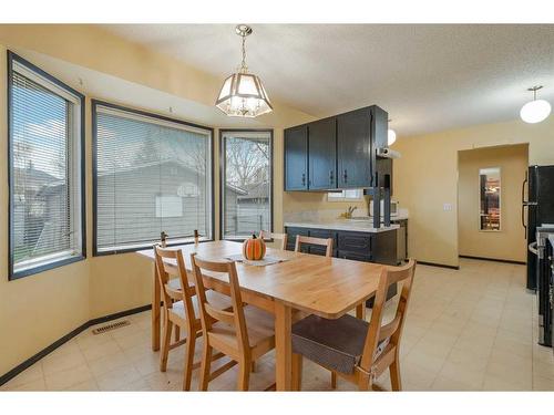 423 Queensland Circle Se, Calgary, AB - Indoor Photo Showing Dining Room