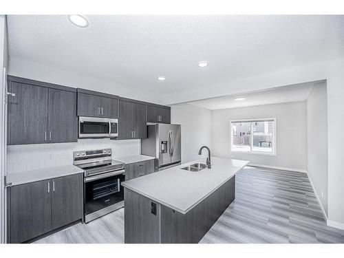 600 Baywater Manor Sw, Airdrie, AB - Indoor Photo Showing Kitchen With Double Sink