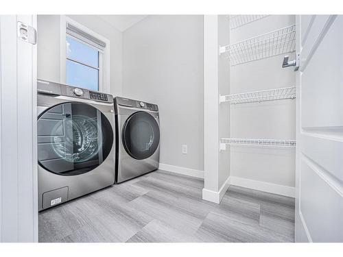 600 Baywater Manor Sw, Airdrie, AB - Indoor Photo Showing Laundry Room