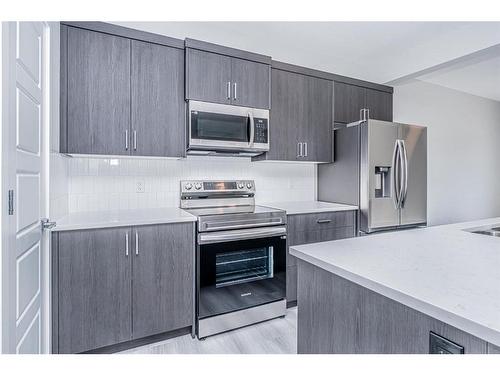 600 Baywater Manor Sw, Airdrie, AB - Indoor Photo Showing Kitchen