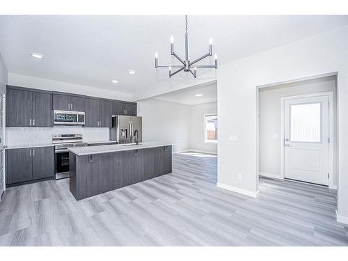 600 Baywater Manor Sw, Airdrie, AB - Indoor Photo Showing Kitchen