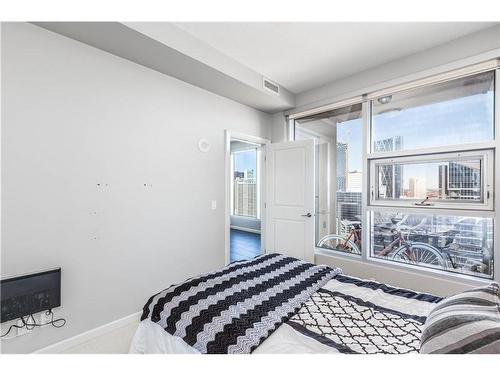 2405-211 13 Avenue Se, Calgary, AB - Indoor Photo Showing Bedroom