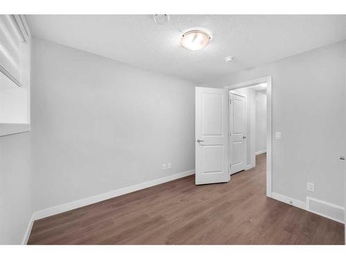 926 Sage Hill Grove Nw, Calgary, AB - Indoor Photo Showing Bathroom