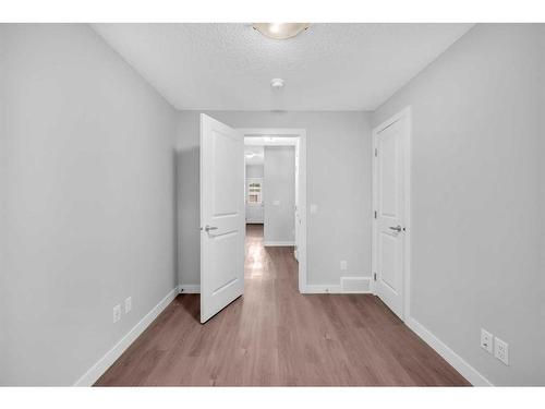 926 Sage Hill Grove Nw, Calgary, AB - Indoor Photo Showing Bathroom