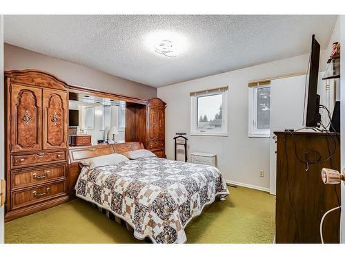 11039 Brae Road Sw, Calgary, AB - Indoor Photo Showing Bedroom