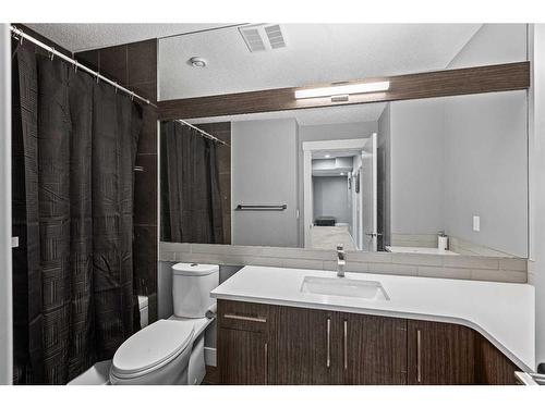 111 Sherview Grove Nw, Calgary, AB - Indoor Photo Showing Bathroom