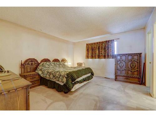 14787 Deer Ridge Drive Se, Calgary, AB - Indoor Photo Showing Bedroom