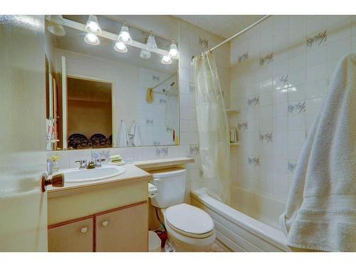 14787 Deer Ridge Drive Se, Calgary, AB - Indoor Photo Showing Bathroom