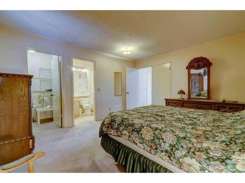 14787 Deer Ridge Drive Se, Calgary, AB - Indoor Photo Showing Bedroom