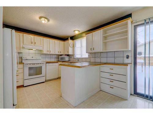 14787 Deer Ridge Drive Se, Calgary, AB - Indoor Photo Showing Kitchen