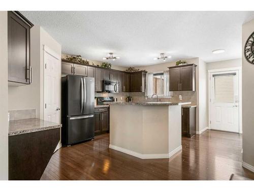 42 Silverado Plains Manor Sw, Calgary, AB - Indoor Photo Showing Kitchen