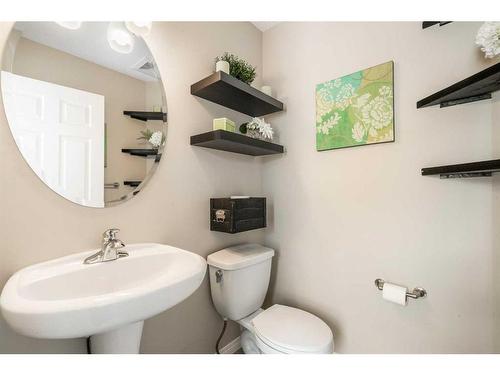 42 Silverado Plains Manor Sw, Calgary, AB - Indoor Photo Showing Bathroom