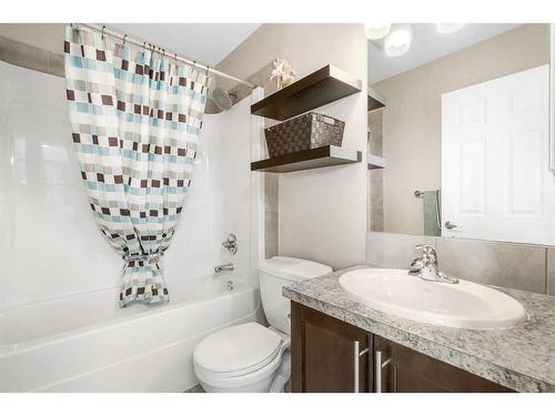 42 Silverado Plains Manor Sw, Calgary, AB - Indoor Photo Showing Bathroom