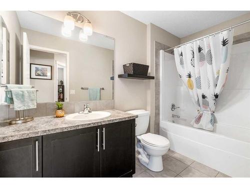 42 Silverado Plains Manor Sw, Calgary, AB - Indoor Photo Showing Bathroom