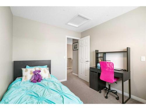 42 Silverado Plains Manor Sw, Calgary, AB - Indoor Photo Showing Bedroom