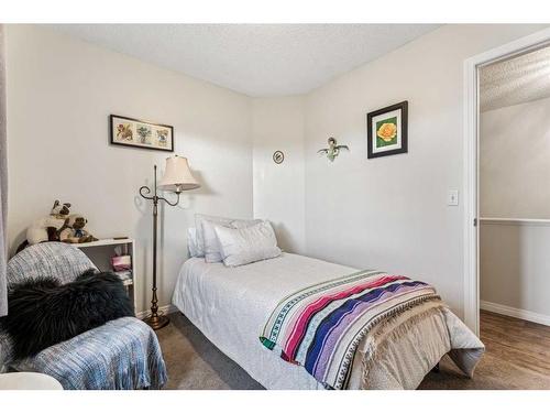 11-117 Bow Ridge Drive, Cochrane, AB - Indoor Photo Showing Bedroom