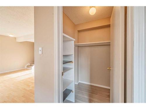 9-4515 7 Avenue Se, Calgary, AB - Indoor