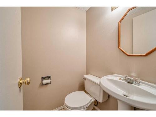 9-4515 7 Avenue Se, Calgary, AB - Indoor Photo Showing Bathroom