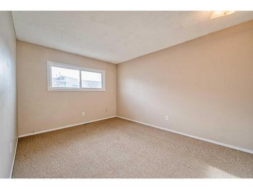 9-4515 7 Avenue Se, Calgary, AB - Indoor Photo Showing Other Room