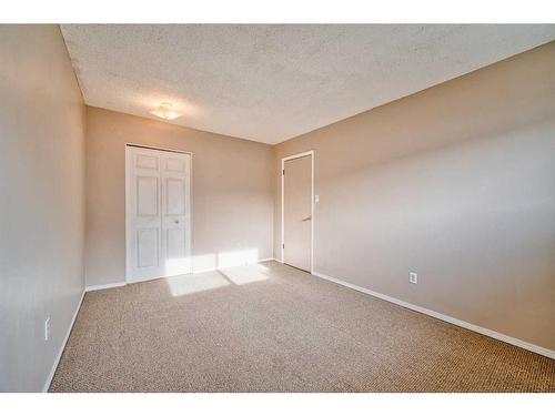 9-4515 7 Avenue Se, Calgary, AB - Indoor Photo Showing Other Room