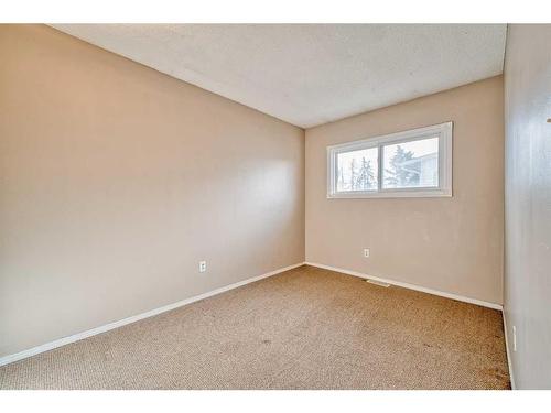 9-4515 7 Avenue Se, Calgary, AB - Indoor Photo Showing Other Room