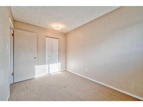 9-4515 7 Avenue Se, Calgary, AB - Indoor Photo Showing Other Room