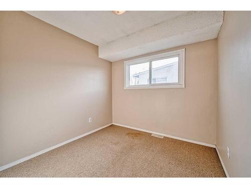 9-4515 7 Avenue Se, Calgary, AB - Indoor Photo Showing Other Room