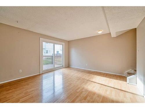 9-4515 7 Avenue Se, Calgary, AB - Indoor Photo Showing Other Room