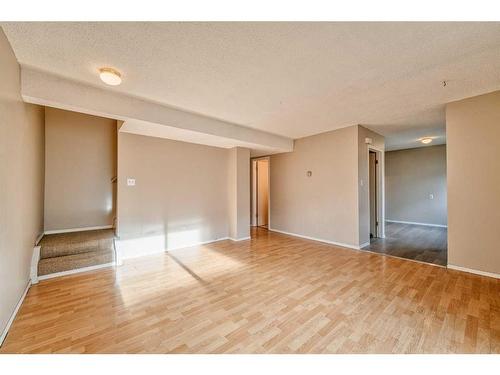 9-4515 7 Avenue Se, Calgary, AB - Indoor Photo Showing Other Room