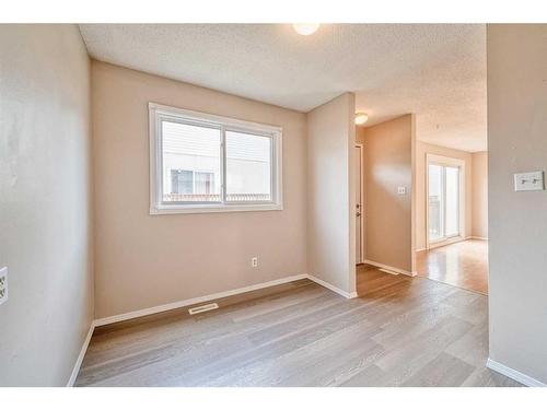 9-4515 7 Avenue Se, Calgary, AB - Indoor Photo Showing Other Room