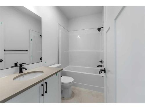 400-15 Coopersfield Sw, Airdrie, AB - Indoor Photo Showing Bathroom