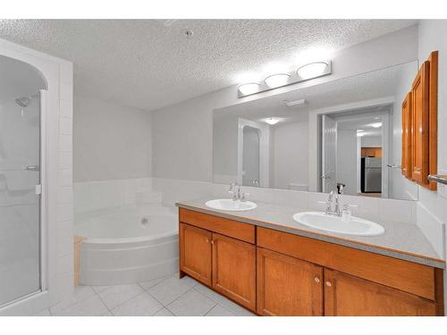 309-2411 Erlton Road Sw, Calgary, AB - Indoor Photo Showing Bathroom