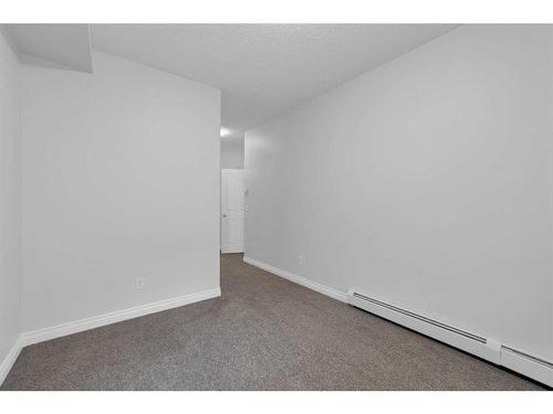 309-2411 Erlton Road Sw, Calgary, AB - Indoor Photo Showing Other Room