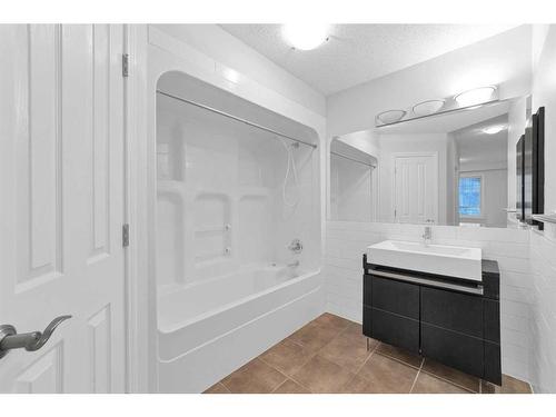 309-2411 Erlton Road Sw, Calgary, AB - Indoor Photo Showing Bathroom