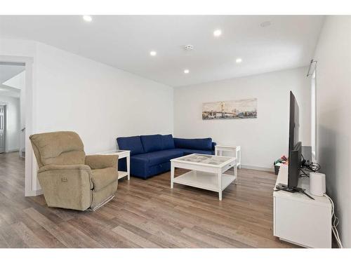 9110 21 Street Se, Calgary, AB - Indoor Photo Showing Living Room