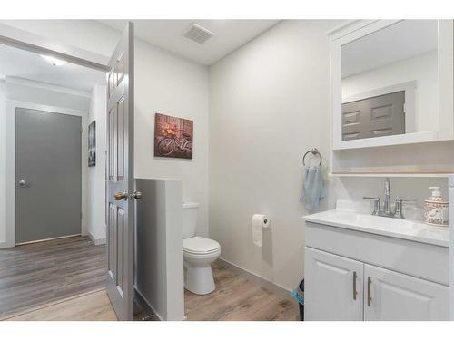 9110 21 Street Se, Calgary, AB - Indoor Photo Showing Bathroom