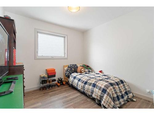 9110 21 Street Se, Calgary, AB - Indoor Photo Showing Bedroom