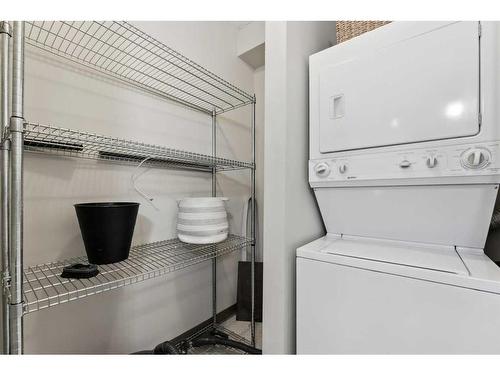 606-205 Riverfront Avenue Sw, Calgary, AB - Indoor Photo Showing Laundry Room